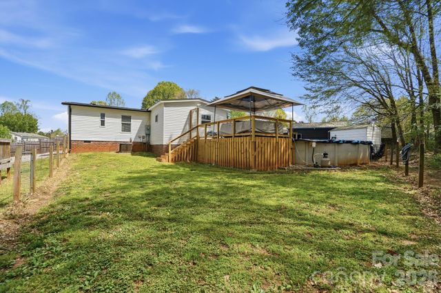 605 Ridgewood Court, Mount Holly, NC 28120