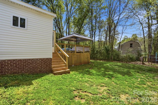 605 Ridgewood Court, Mount Holly, NC 28120