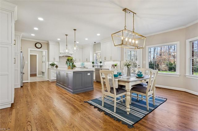 305 Coinjock RN, Yorktown, VA 23693