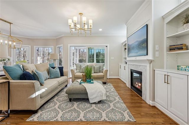 305 Coinjock RN, Yorktown, VA 23693