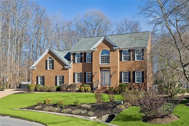 305 Coinjock RN, Yorktown, VA 23693