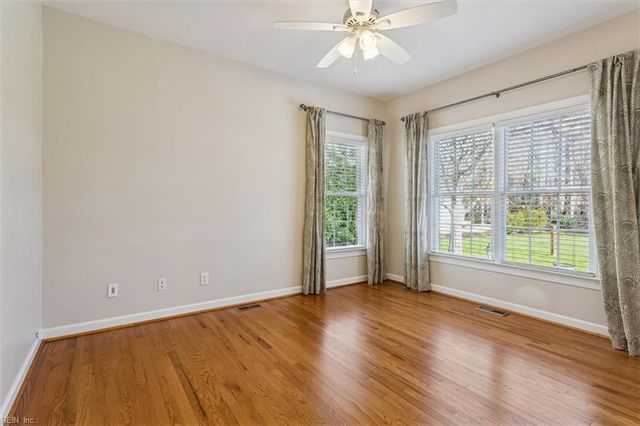 305 Coinjock RN, Yorktown, VA 23693