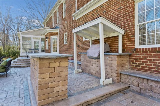 305 Coinjock RN, Yorktown, VA 23693