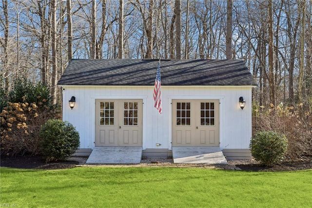 305 Coinjock RN, Yorktown, VA 23693