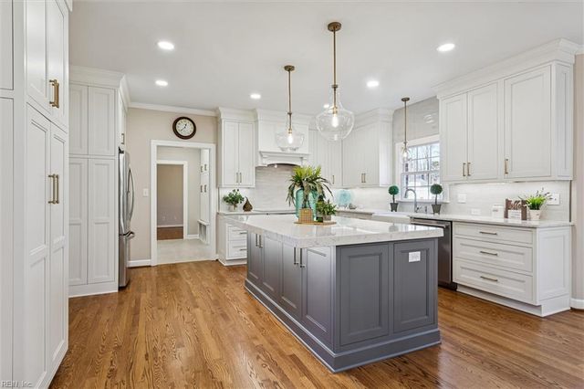 305 Coinjock RN, Yorktown, VA 23693