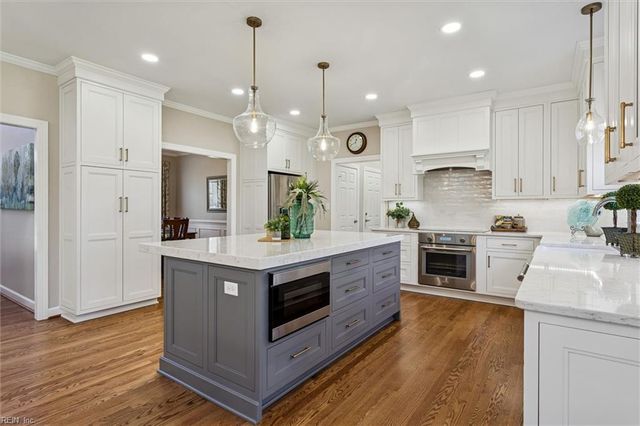 305 Coinjock RN, Yorktown, VA 23693