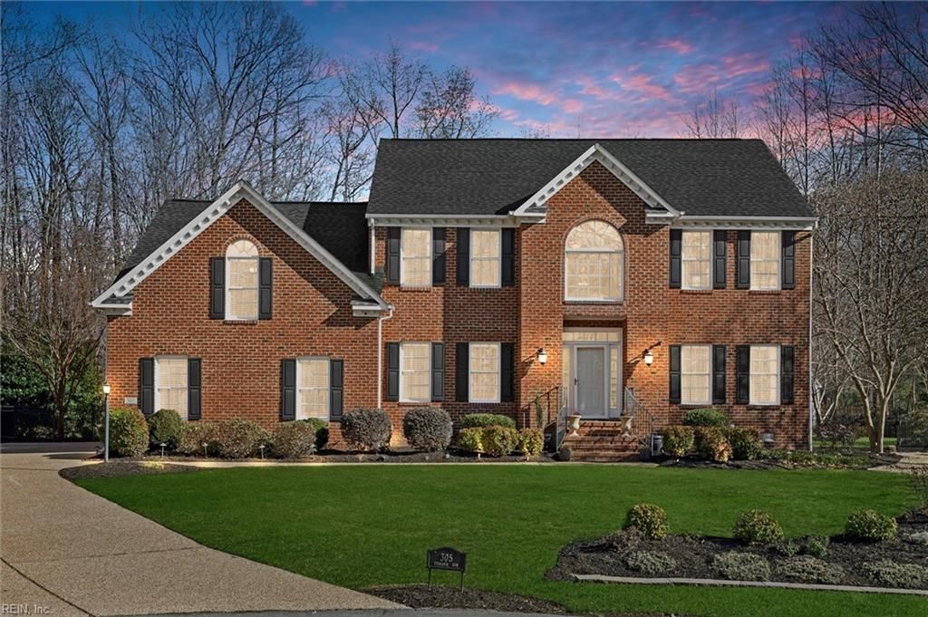 305 Coinjock RN, Yorktown, VA 23693