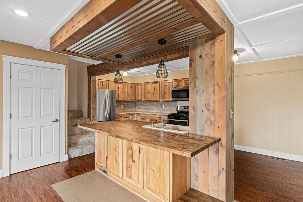 112704 Hundertmark Road, Chaska, MN 55318 — exterior