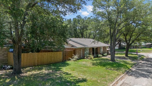 2712 Rix Street, Commerce, TX 75428