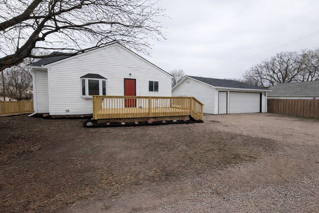 2432 maple Street, Des Moines, IA 50317