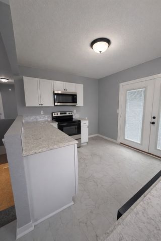 2432 maple Street, Des Moines, IA 50317