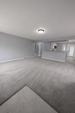 2432 maple Street, Des Moines, IA 50317