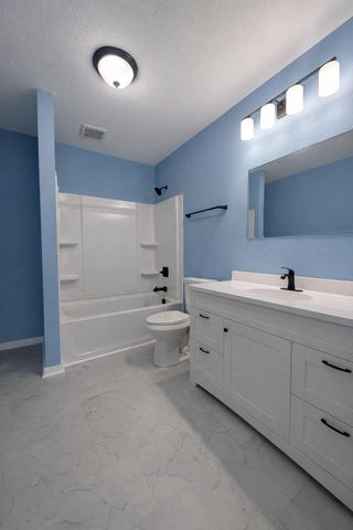 2432 maple Street, Des Moines, IA 50317