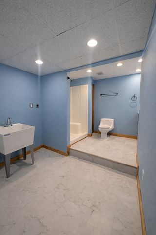 2432 maple Street, Des Moines, IA 50317