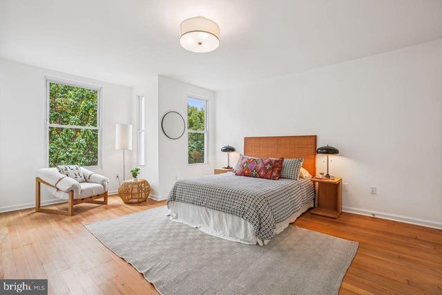 1124 G ST NE, Washington, DC 20002