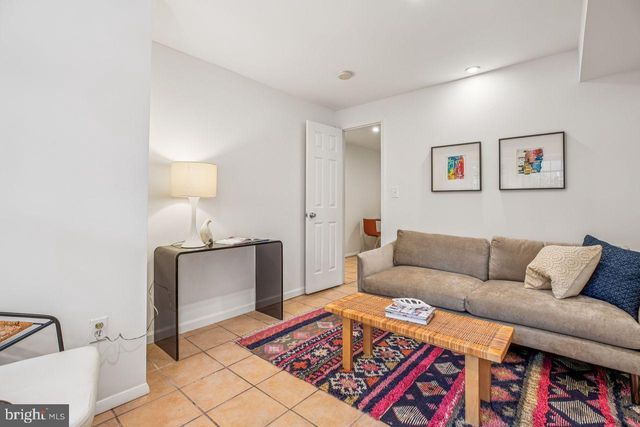 1124 G ST NE, Washington, DC 20002