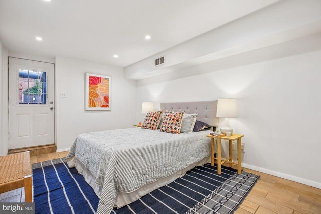 1124 G ST NE, Washington, DC 20002