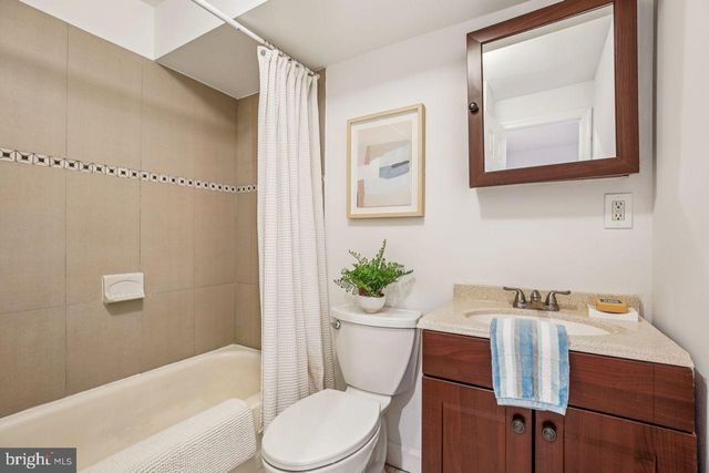 1124 G ST NE, Washington, DC 20002