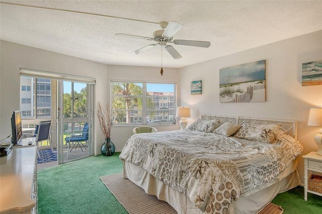 1300 N PORTOFINO DRIVE 305, Sarasota, FL 34242