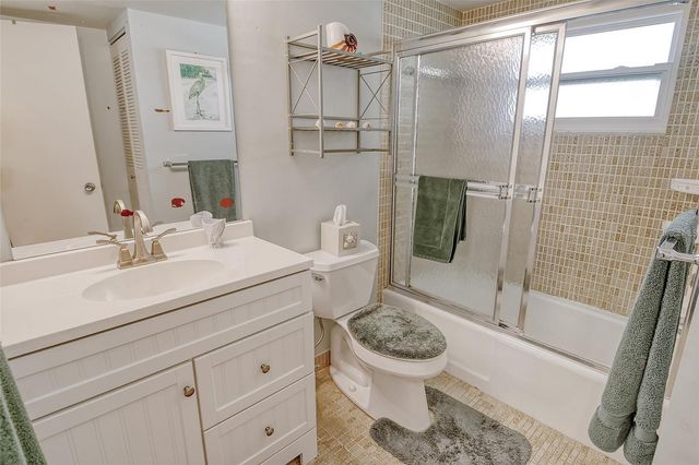 1300 N PORTOFINO DRIVE 305, Sarasota, FL 34242