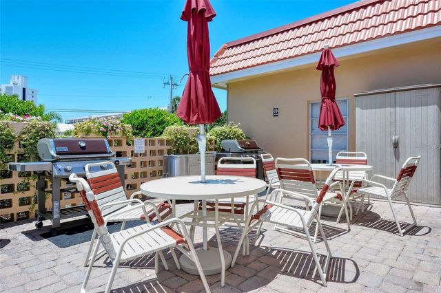 1300 N PORTOFINO DRIVE 305, Sarasota, FL 34242
