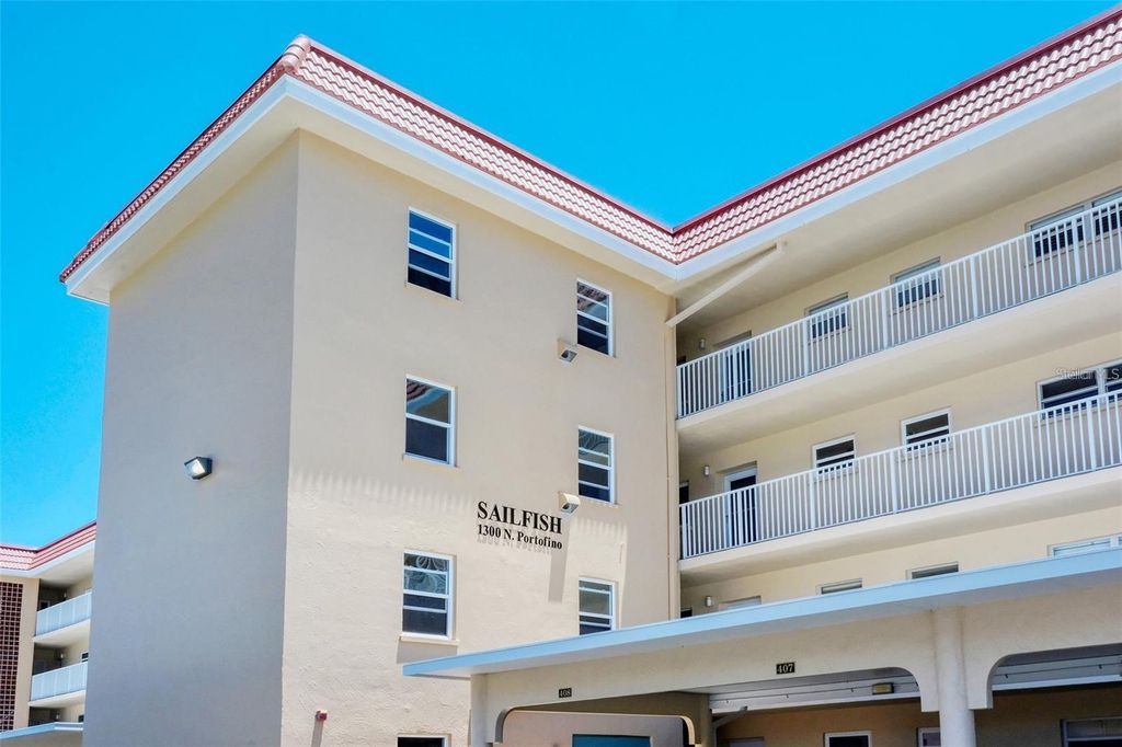 1300 N PORTOFINO DRIVE 305, Sarasota, FL 34242