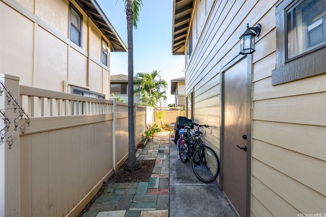91-1077 Pakaweli Street, Kapolei, HI 96707
