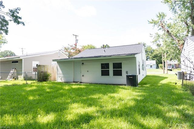 55 Phelps CIR, Hampton, VA 23663