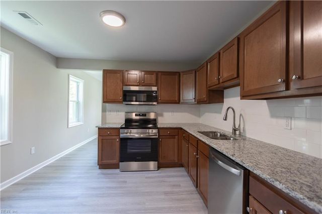55 Phelps CIR, Hampton, VA 23663