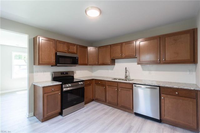 55 Phelps CIR, Hampton, VA 23663