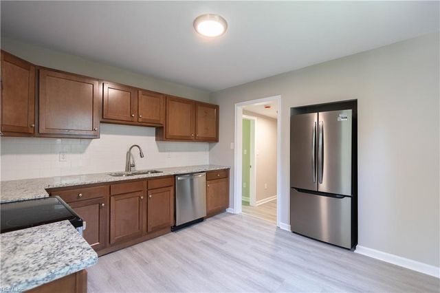 55 Phelps CIR, Hampton, VA 23663