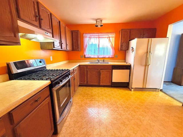 5216 Abbey Drive, Mchenry, IL 60050