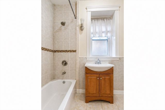 21 Sutherland Rd 6, Boston, MA 02135