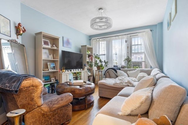 21 Sutherland Rd 6, Boston, MA 02135