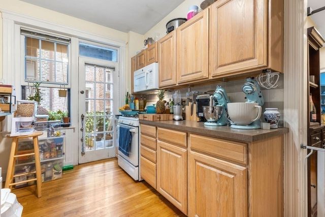 21 Sutherland Rd 6, Boston, MA 02135