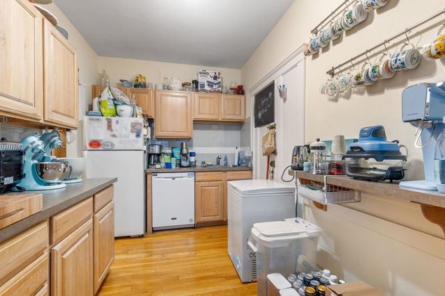 21 Sutherland Rd 6, Boston, MA 02135