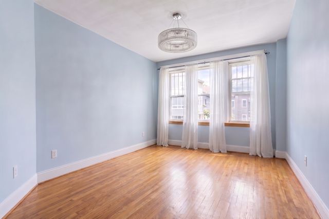 21 Sutherland Rd 6, Boston, MA 02135