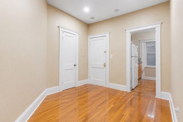 21 Sutherland Rd 6, Boston, MA 02135