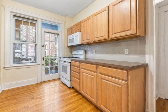 21 Sutherland Rd 6, Boston, MA 02135