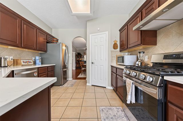 5118 Cove Creek, Baytown, TX 77523