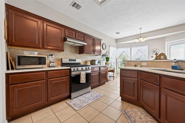 5118 Cove Creek, Baytown, TX 77523