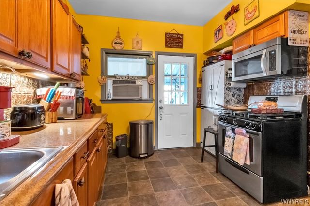 61 Royal Avenue, Buffalo, NY 14207