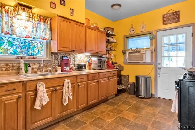 61 Royal Avenue, Buffalo, NY 14207