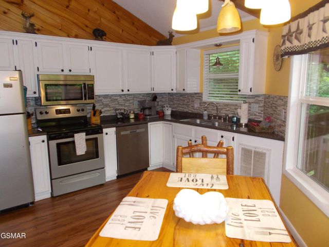1157 VILLA LANE, Gatlinburg, TN 37738