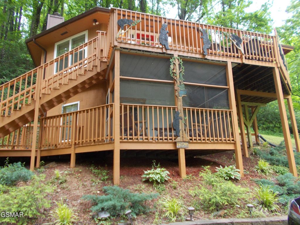 1157 VILLA LANE, Gatlinburg, TN 37738