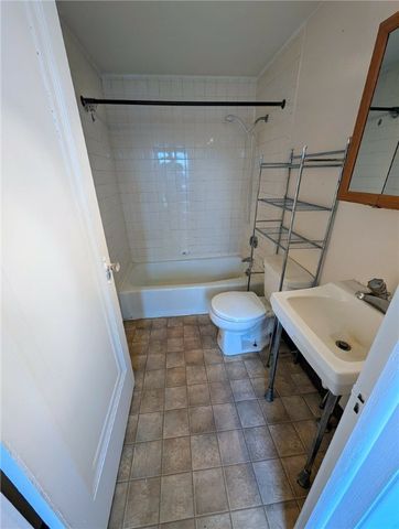 108 N Main St, Harrisville Boro, PA 16038