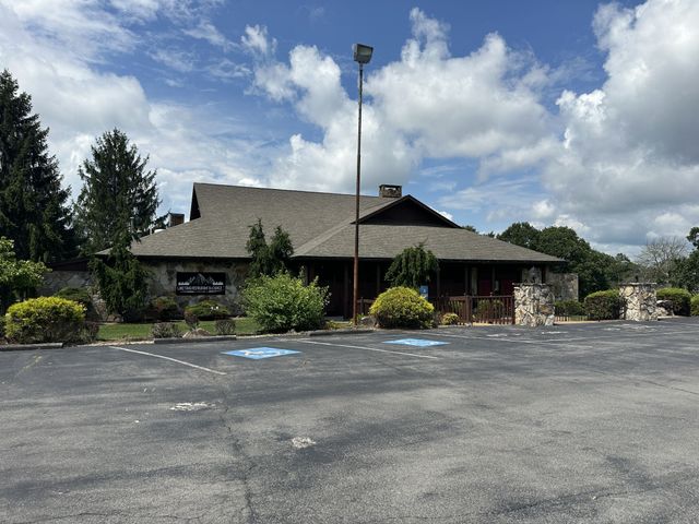 9217 Hondo Dr, Crossville, TN 38572