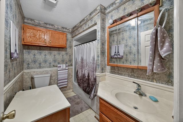 9217 Hondo Dr, Crossville, TN 38572