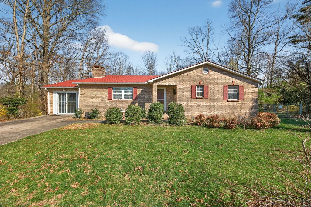 9217 Hondo Dr, Crossville, TN 38572