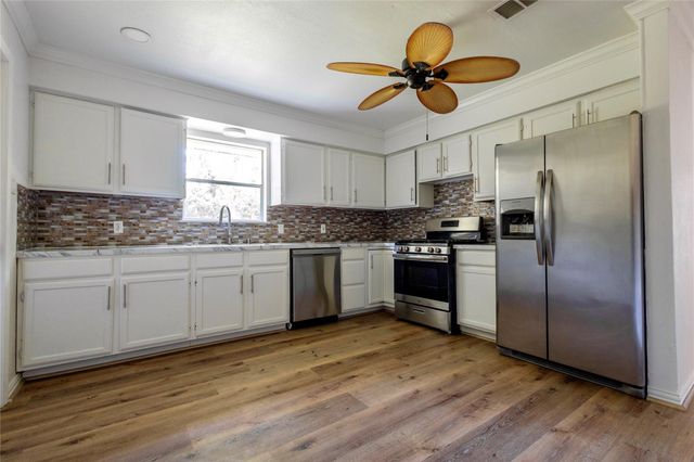 716 Gubert Lane, Alvin, TX 77511